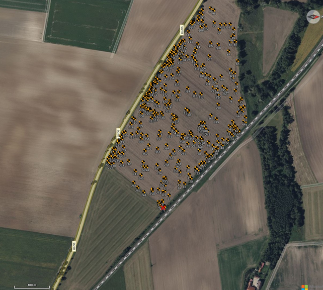 Luftbild eines Flurstücks mit markierten Verdachtsfällen für im Erdreich verborgenen Kampfmittelresten